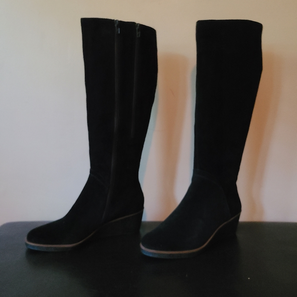 Genuine suede wedge boots